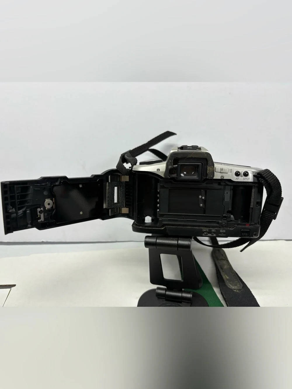 Minolta Maxxum 5 Film SLR Camera with 28-90 mm Lens. Tested & Working.